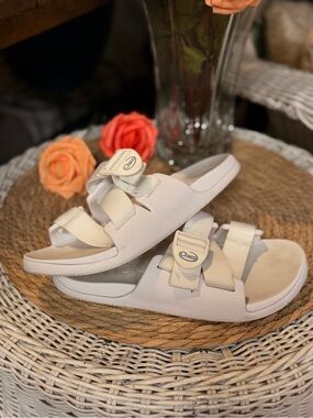Chaco Women’s Cream/Off-White Dual-Strap Slide Sandals